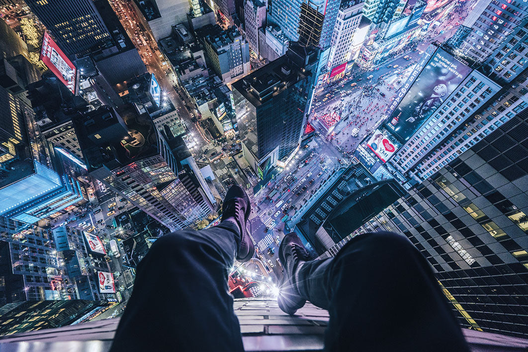 On The Edge Of Times Square Looking Down Maxi Poster